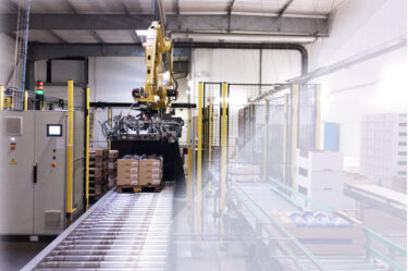 Pallet outfeed conveyor