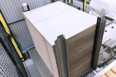 Layer pad magazine for palletising