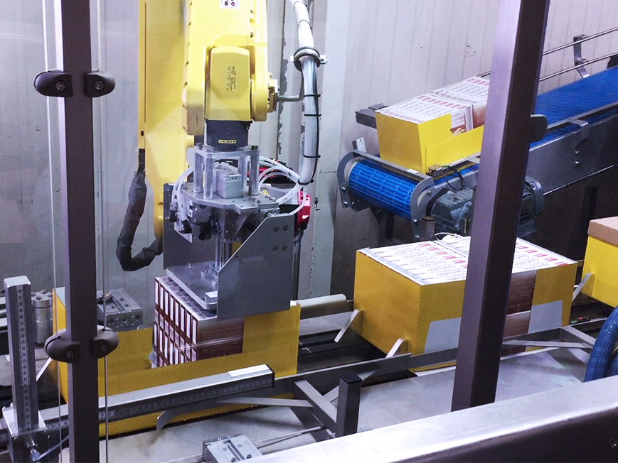 Mixed case packer products inside