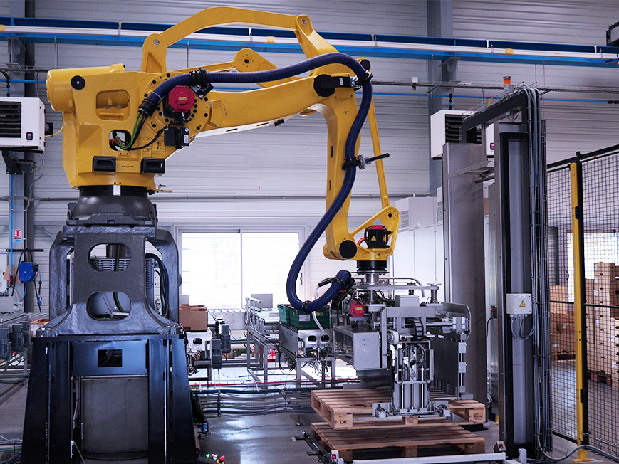 Automatic multi-line palletiser – pallet pick-up