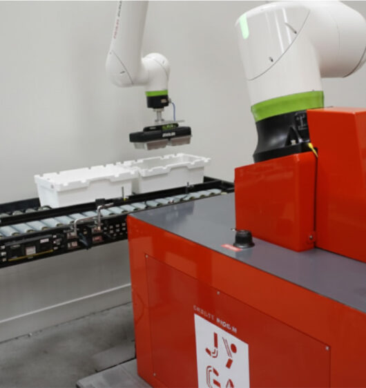 Cobot case packing of stainless steel trays | JYGA