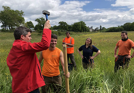 Installing the JYGA planting-project sign – Aymeric Jaunet