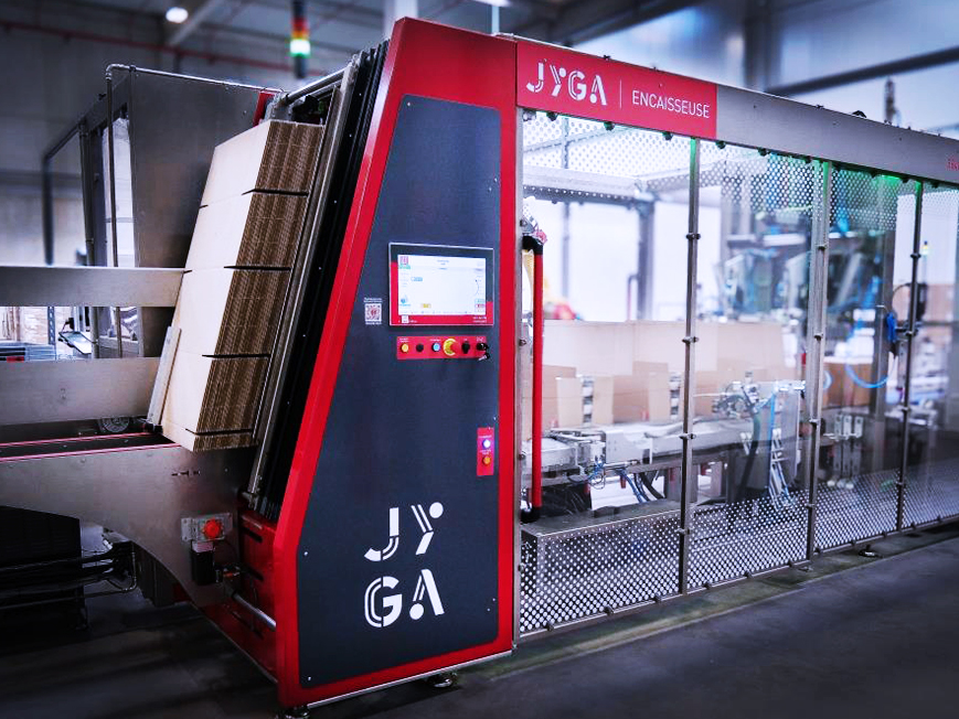 Wrap around case packer for trays with ledge global view